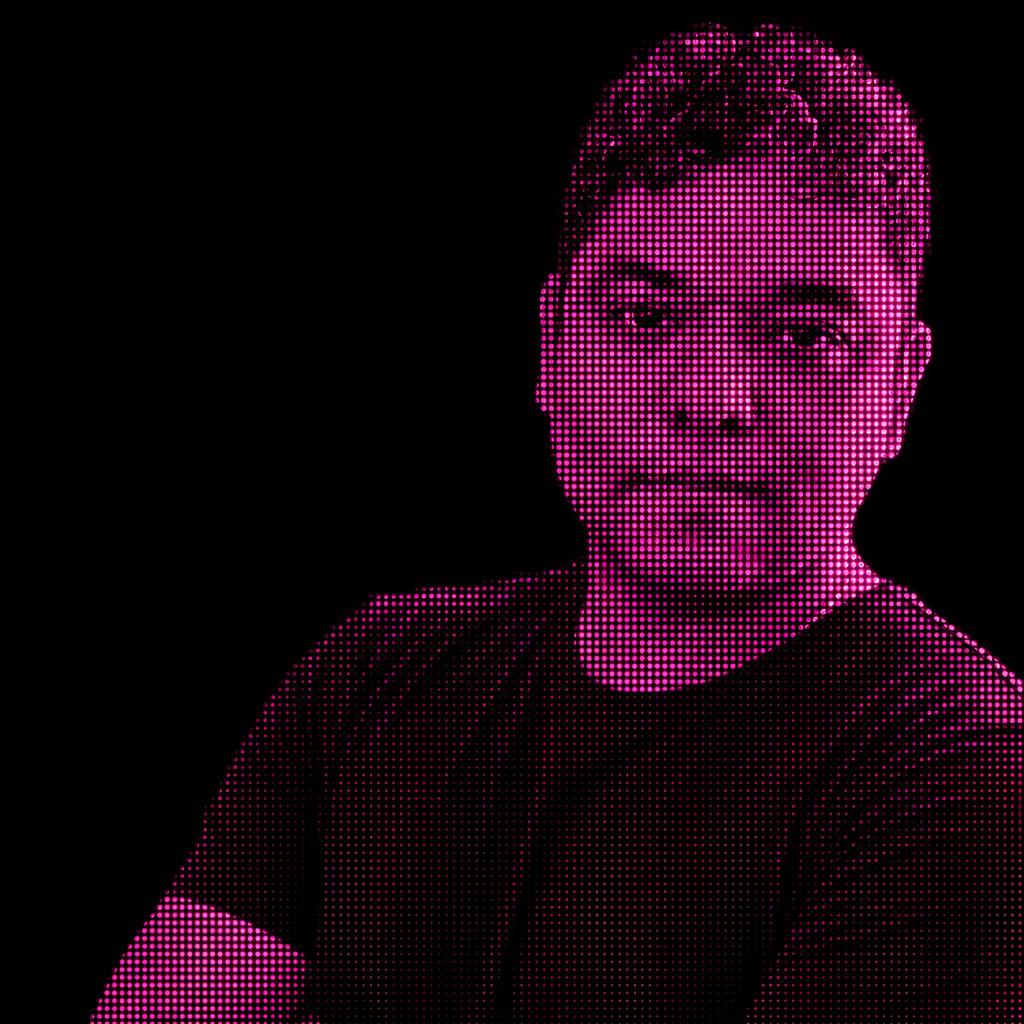 El mismo retrato redibujado con puntos de luz rosa fosforescente sobre fondo negro